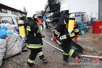 Ogień w hali produkcyjnej w Brzanej
