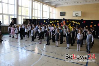 Pasowanie pierwszoklasistów w ZS nr 1 w Bobowej