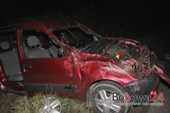 Samochód osobowy koziołkując wpadł do rowu