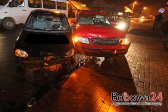 Kolizja na skrzyżowaniu Grunwaldzkiej i Długoszowskich w Bobowej