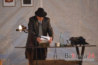 Bobowianin zagrał ubeka w rekonstrukcji „Po Ogniu był Mściciel”