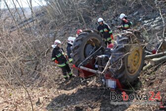 Traktorzysta ranny podczas wyciągania drewna z potoku