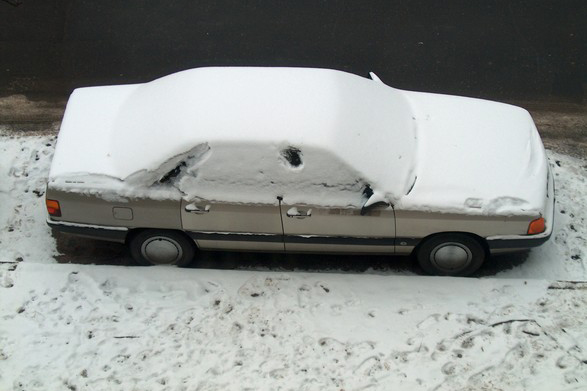 car-in-snow-1472508