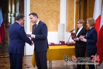 Prezydent odznaczył osoby ratujące Żydów. Bohaterzy powiatu gorlickiego (TV)