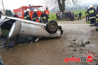 Dachowało Audi. Trzy osoby w szpitalu, w tym dwójka dzieci