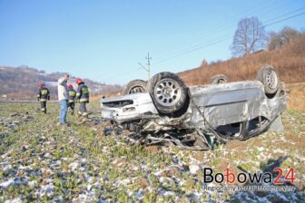 BMW dachowało kilkadziesiąt metrów! Wyszedł z wraku o własnych siłach