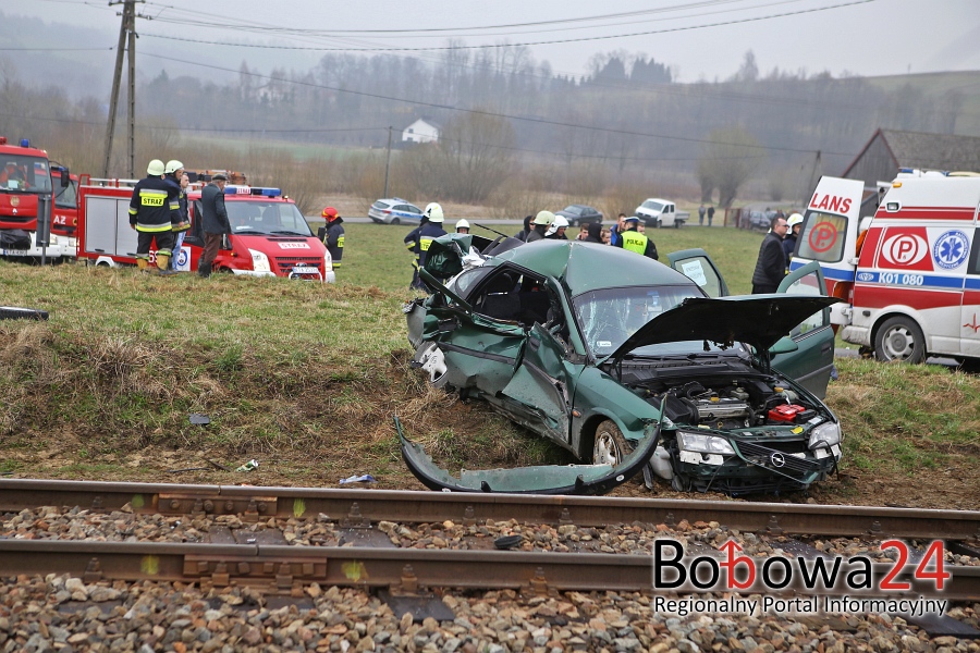 Dwie osoby w stanie ciężkim po wypadku na przejeździe kolejowym! (TV)