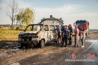 Siedliska: ogień strawił doszczętnie busa oraz maszyny budowlane