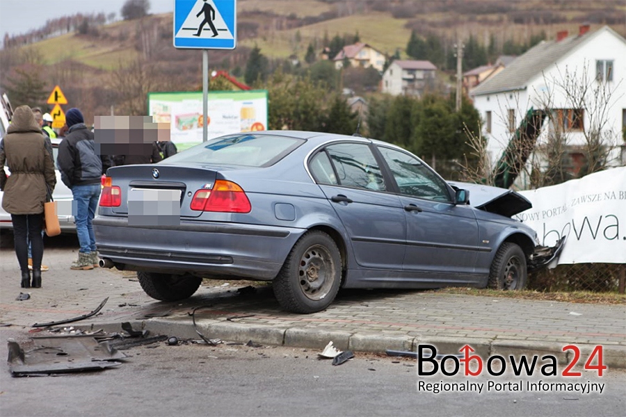 Zderzenie Opla z BMW koło młynu w Jankowej