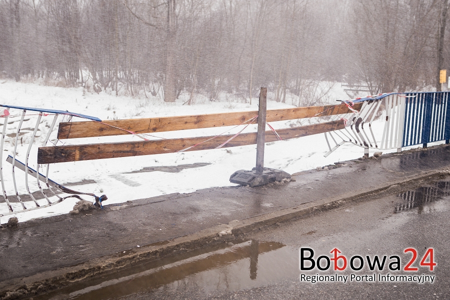 Policjanci ukarali 19-letniego sprawcę zdarzenia na moście w Bobowej
