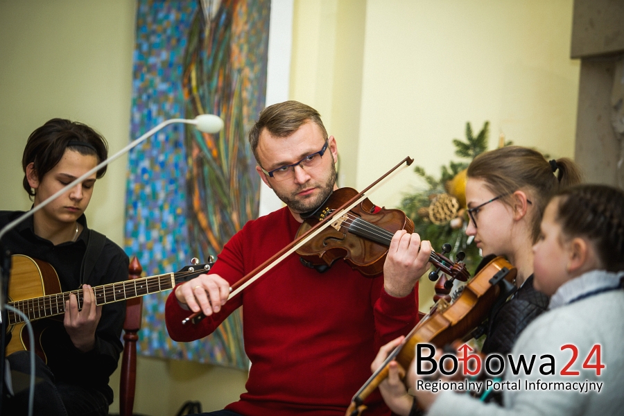 Młodzież z bobowskiego dekanatu zagrała charytatywne koncerty dla Hani