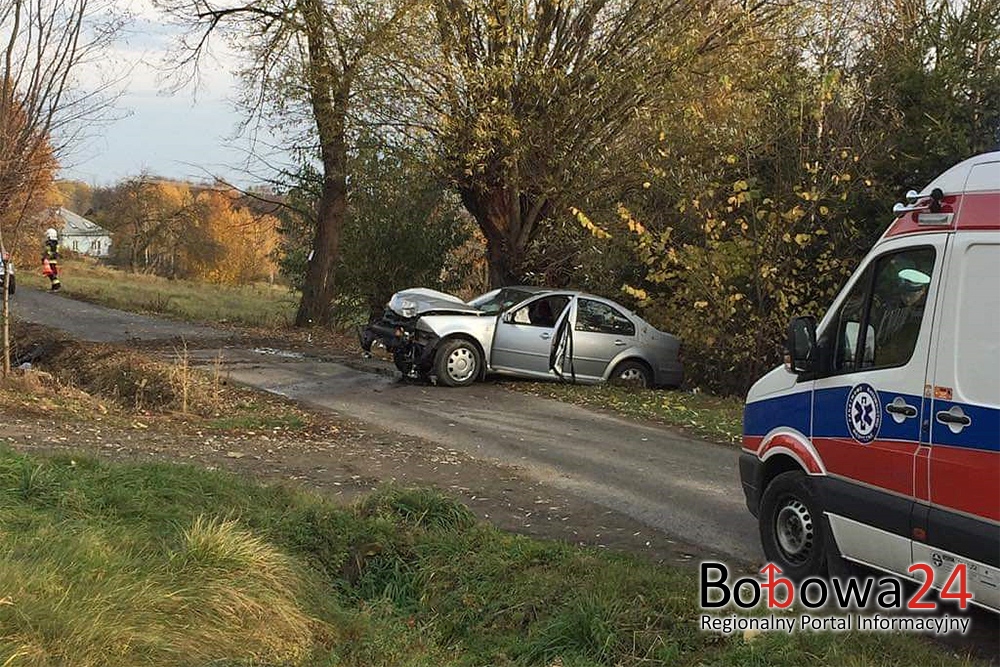 Brzana: jedna osoba ranna po tym jak VW Bora uderzył w drzewo