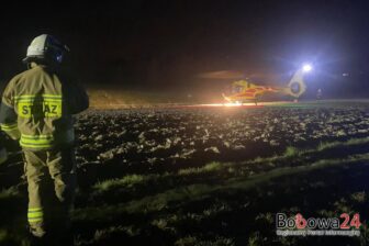 Turza: mężczyznę przygniecionego przez traktor zabrał do szpitala śmigłowiec LPR (FILM, ZDJĘCIA)