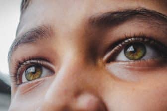 Podstępna choroba oczu. Na czym polega zaćma, jak ją rozpoznać i leczyć
