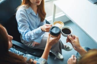 Klucz do produktywności i dobrego nastroju pracowników – przerwy na kawę w biurze