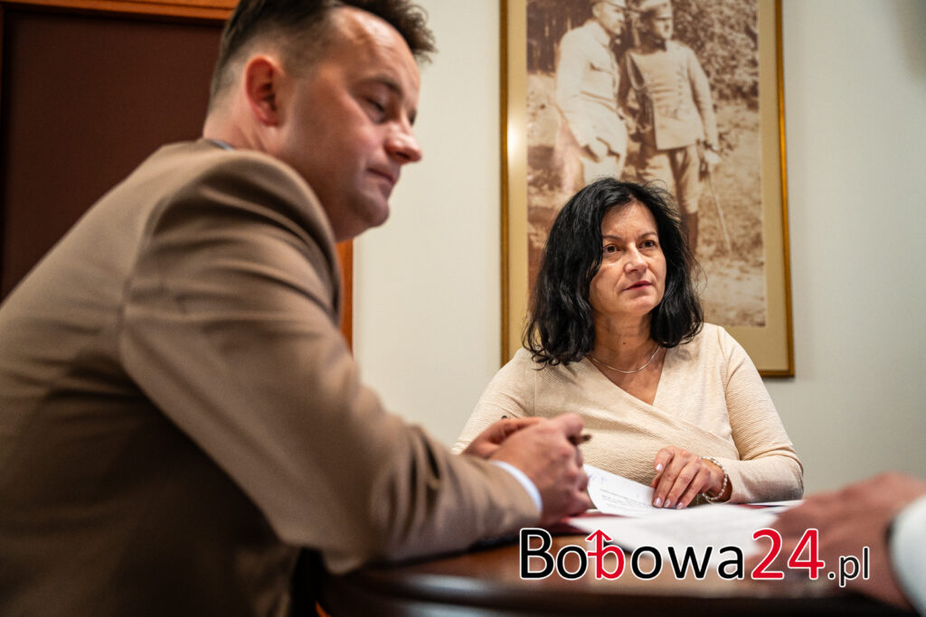 m15-podpisanie-umowy-bobowa-jankowa-plac-zabaw-DSC00537-1024x683