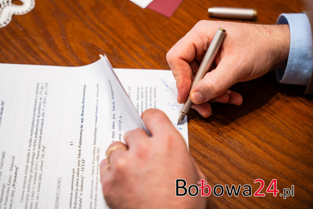 m19-podpisanie-umowy-bobowa-jankowa-plac-zabaw-DSC00547-1024x683