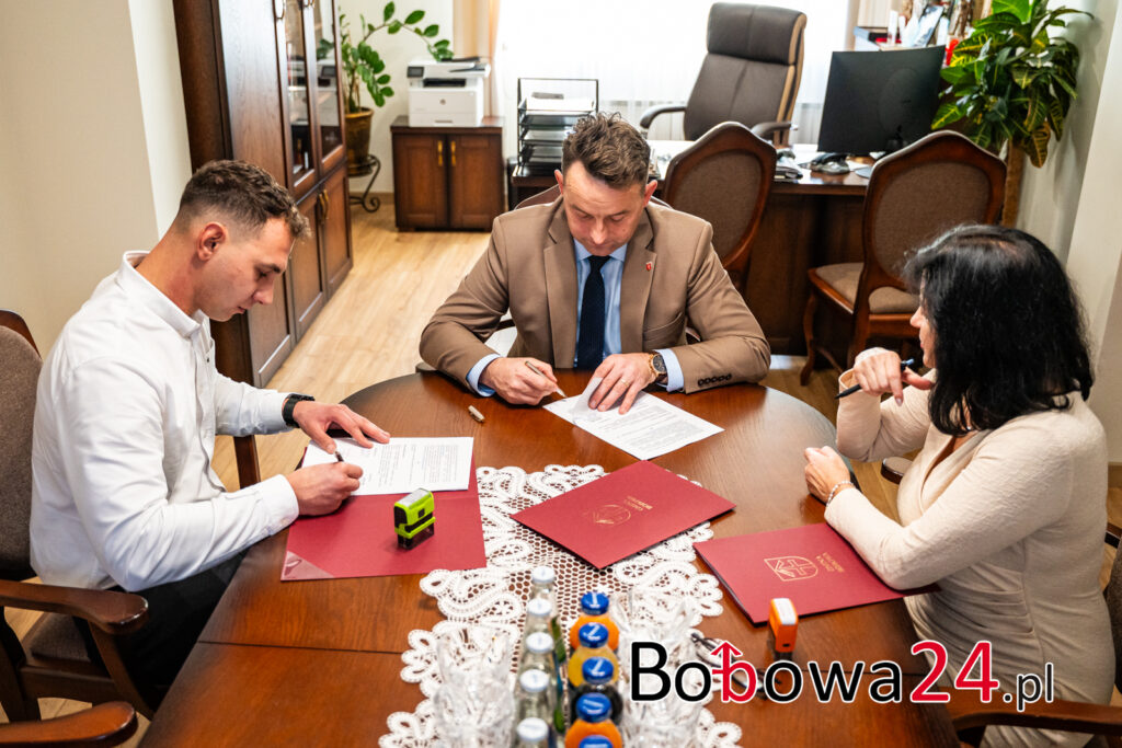 m21-podpisanie-umowy-bobowa-jankowa-plac-zabaw-DSC00566-1024x683