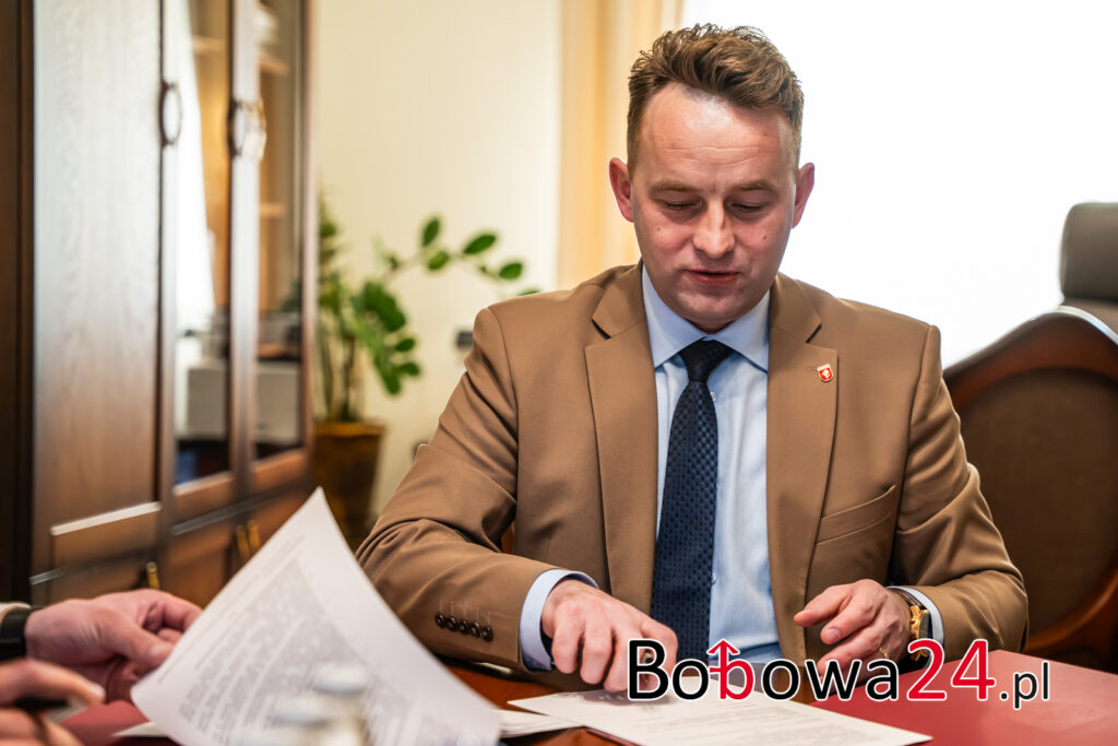 m8-podpisanie-umowy-bobowa-jankowa-plac-zabaw-DSC00511-1024x683