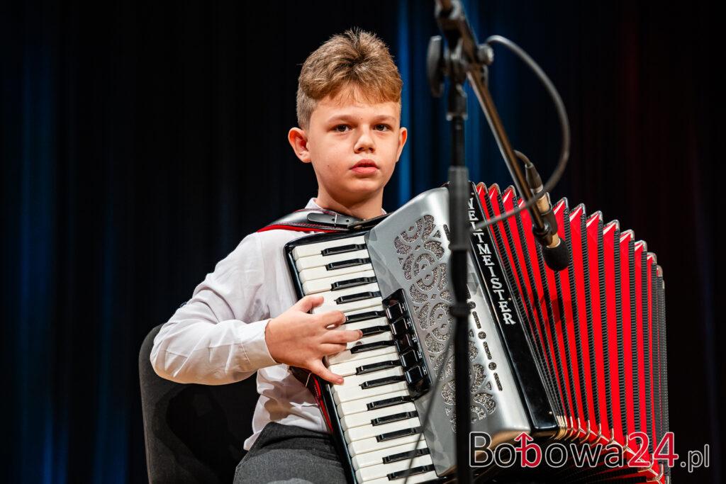 2025-11-06-Bobowa-2-konkurs-piosenki-patriotycznej-43-z-59-1024x683