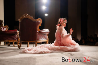 Publiczność była zadowolona! Ostatni spektakl z cyklu „Bobowska Jesień Teatralna”