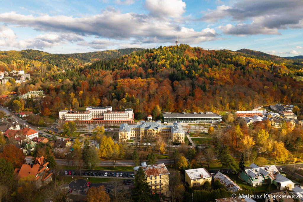 m4-Krynica-Forum-Krynica-Zdroj-DJI_20251029141514_0742_D-1-1024x683
