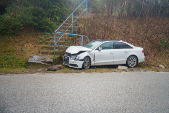 Brzana: kradzionym samochodem uderzył w przepust?