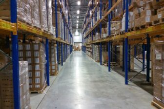 Magazynowanie mienia Kraków – kiedy własne cztery ściany przestają wystarczać